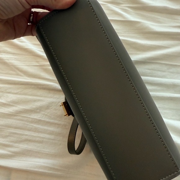 Quince- worn once. Elegant Gray Leather Crossbody Bag - Picture 4 of 5